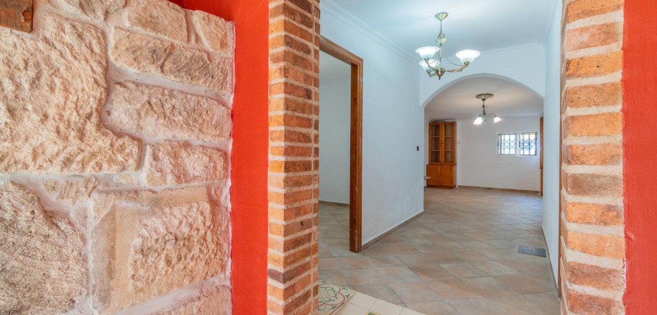 Sale - Villa -
Torrevieja - Los altos