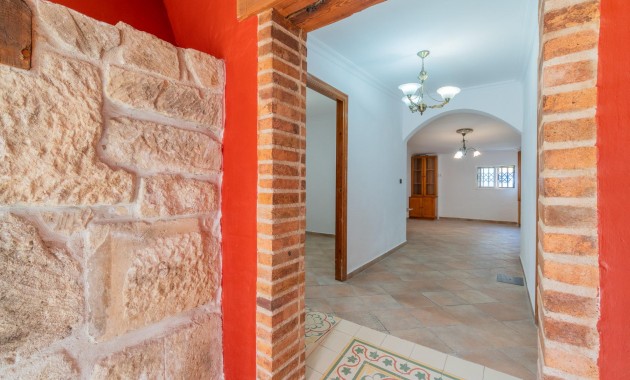 Sale - Villa -
Torrevieja - Los altos