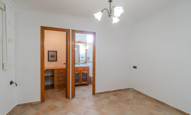 Sale - Villa -
Torrevieja - Los altos