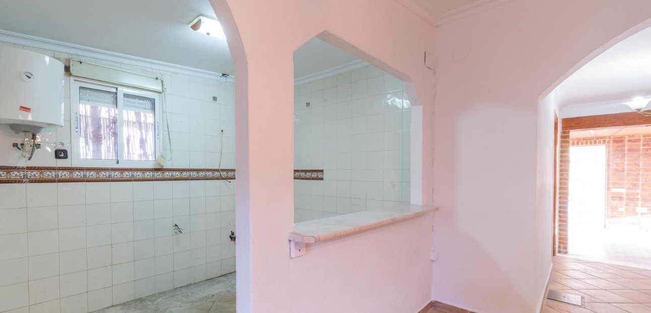 Sale - Villa -
Torrevieja - Los altos