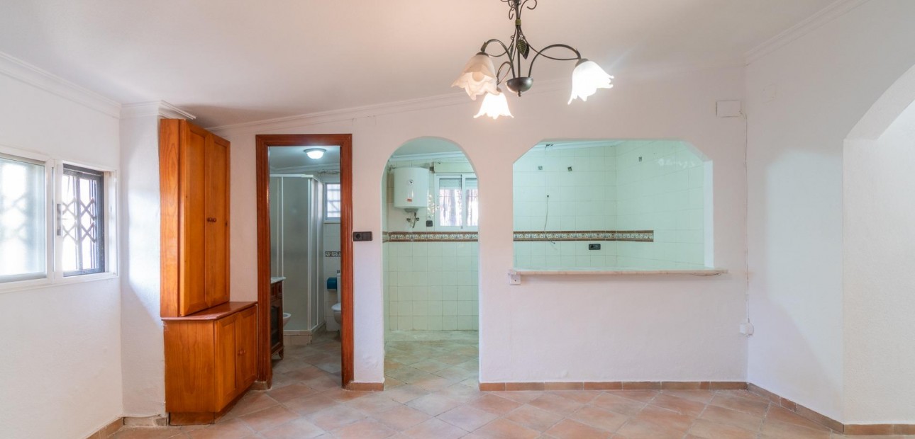 Sale - Villa -
Torrevieja - Los altos