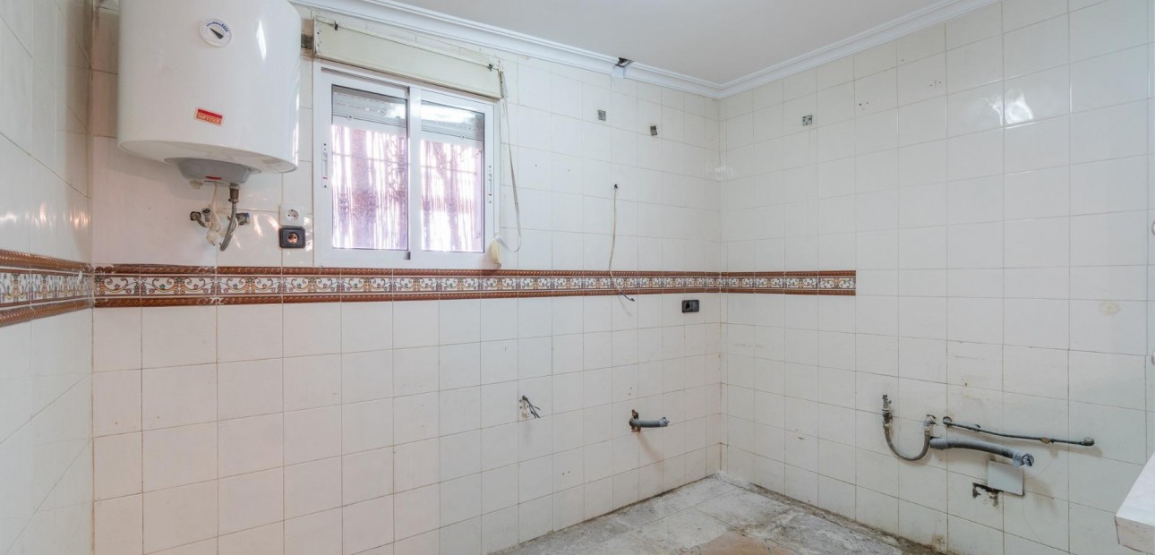 Sale - Villa -
Torrevieja - Los altos