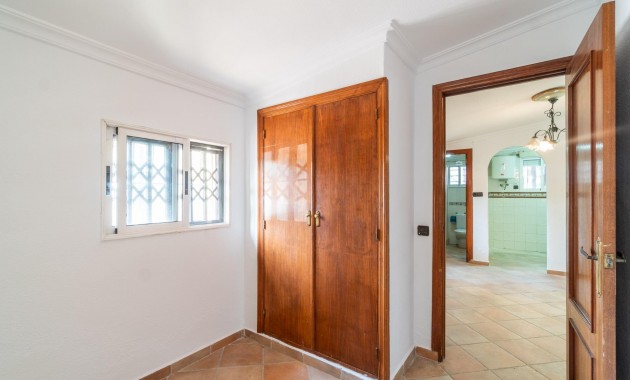 Sale - Villa -
Torrevieja - Los altos