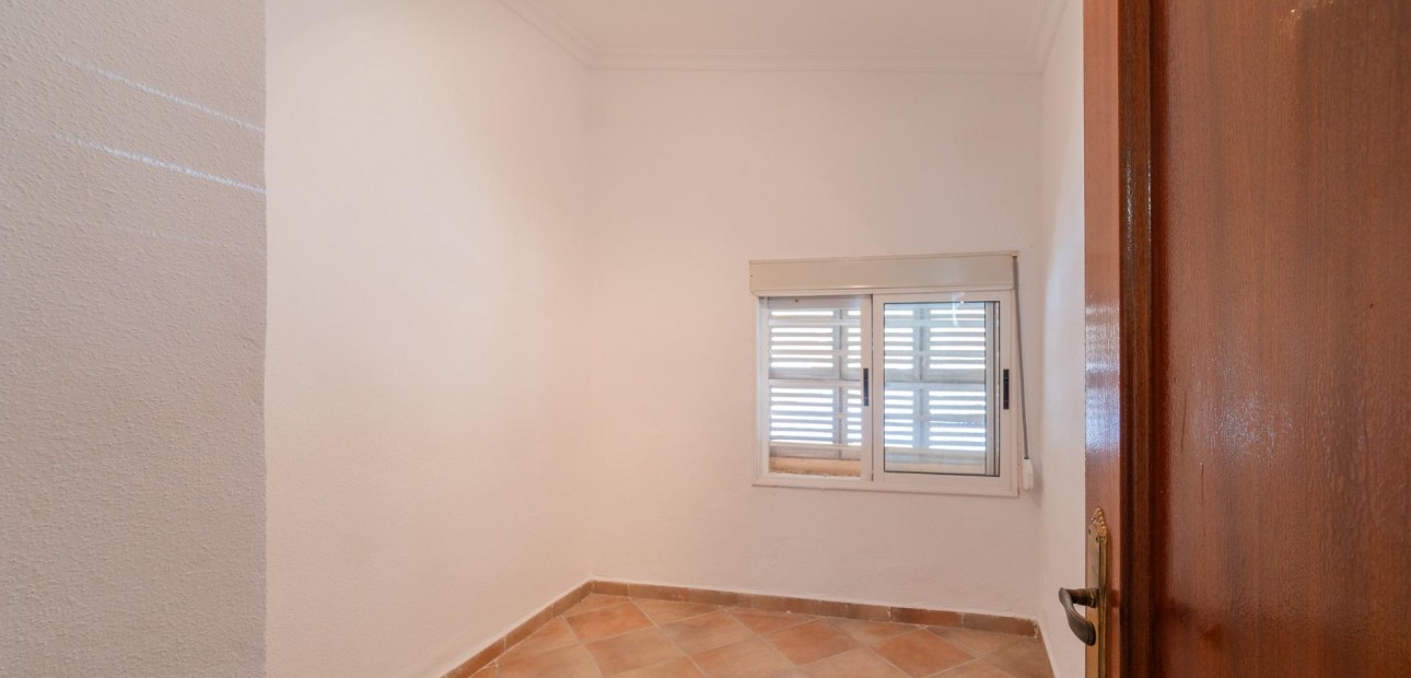 Sale - Villa -
Torrevieja - Los altos