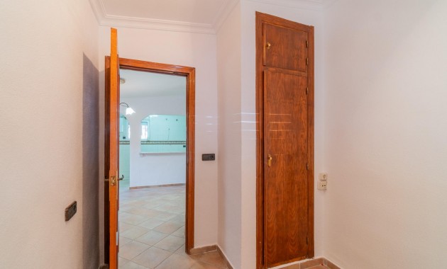 Sale - Villa -
Torrevieja - Los altos