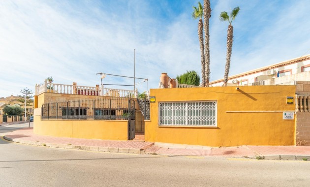 Sale - Villa -
Torrevieja - Los altos