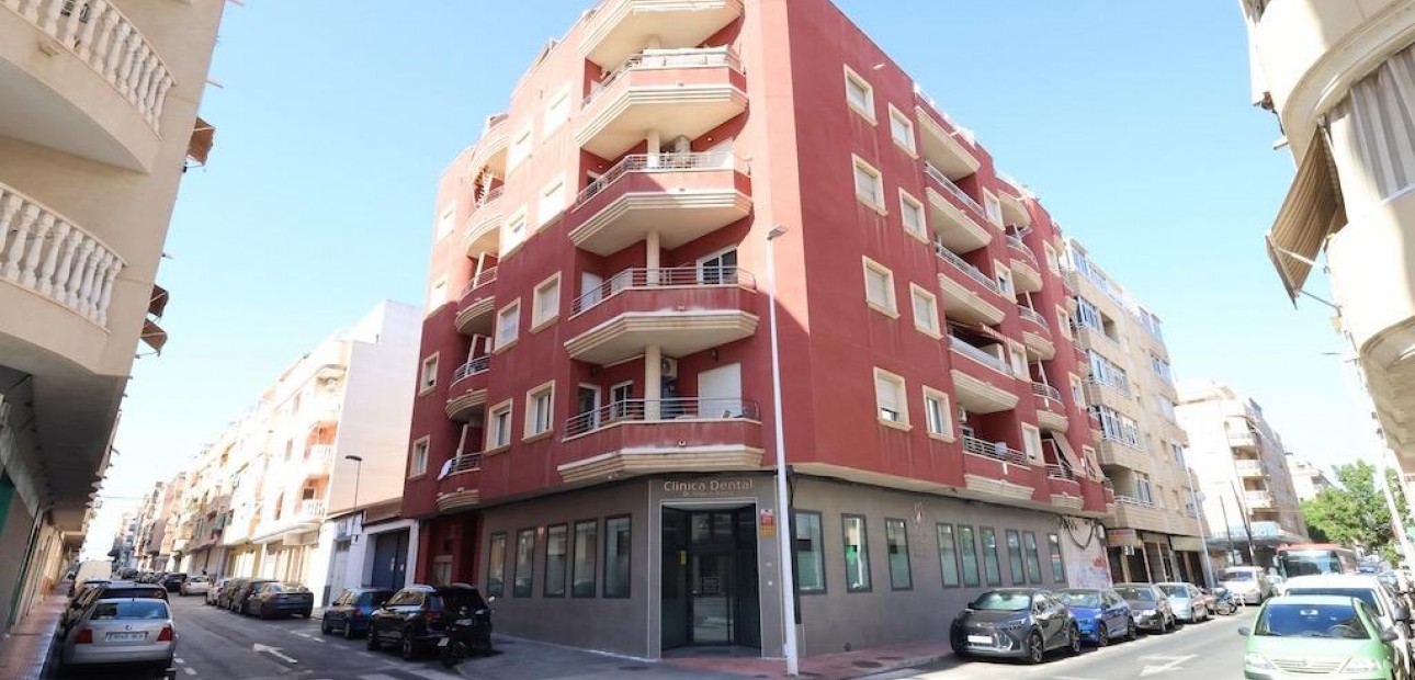 Sale - Apartment / flat -
Torrevieja - Centro