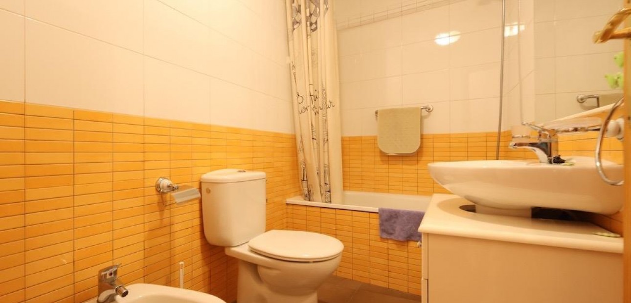 Sale - Apartment / flat -
Torrevieja - Centro