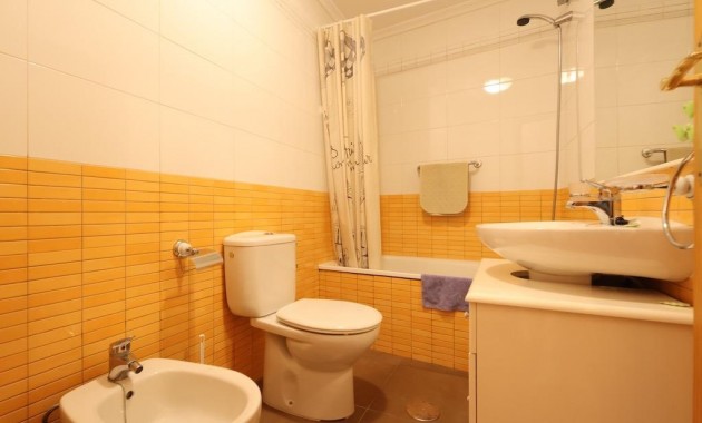 Sale - Apartment / flat -
Torrevieja - Centro