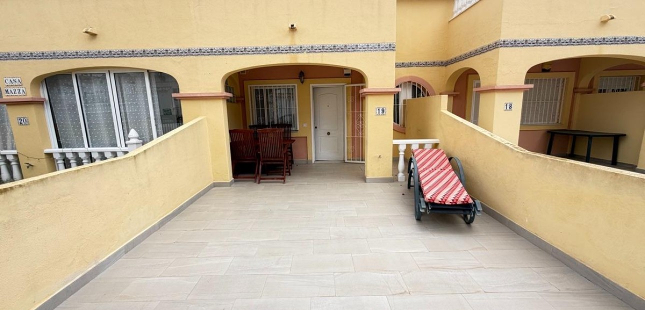 Sale - Terraced house -
Orihuela Costa - Las Filipinas