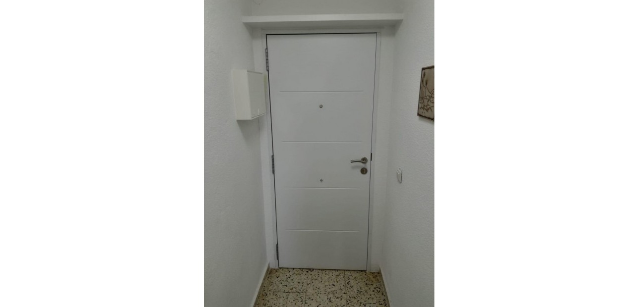 Sale - Apartment / flat -
Guardamar del Segura - Urbanizaciones