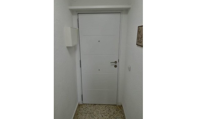 Sale - Apartment / flat -
Guardamar del Segura - Urbanizaciones