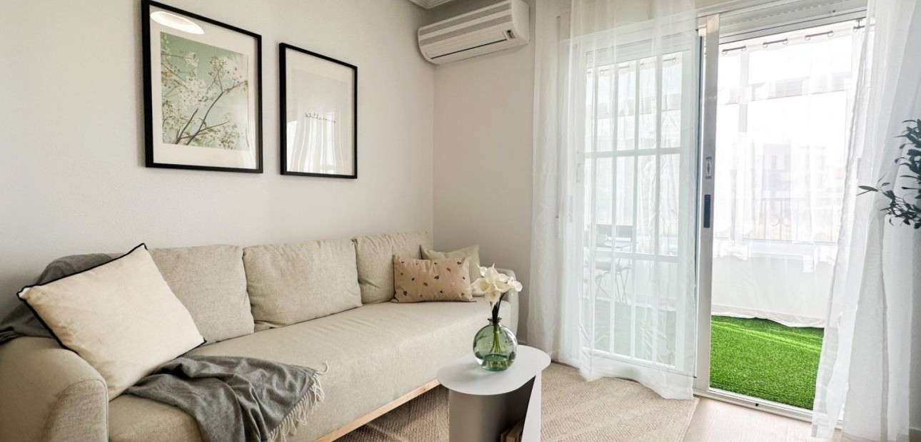 Sale - Apartment / flat -
Orihuela Costa - Punta Prima