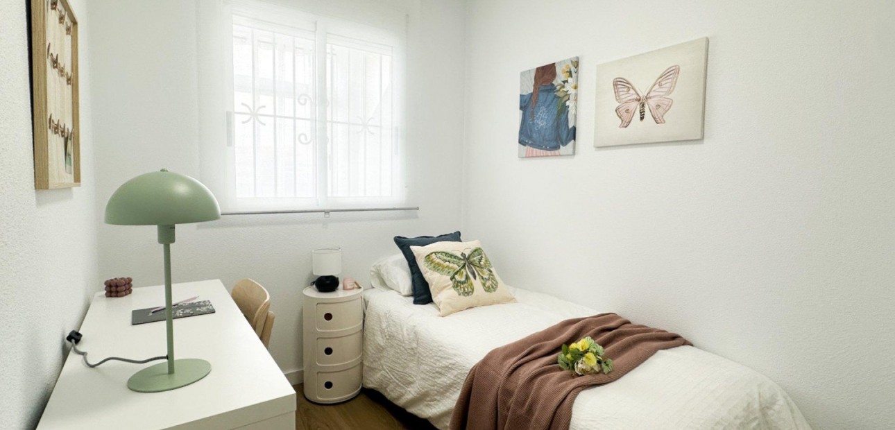 Sale - Apartment / flat -
Orihuela Costa - Punta Prima