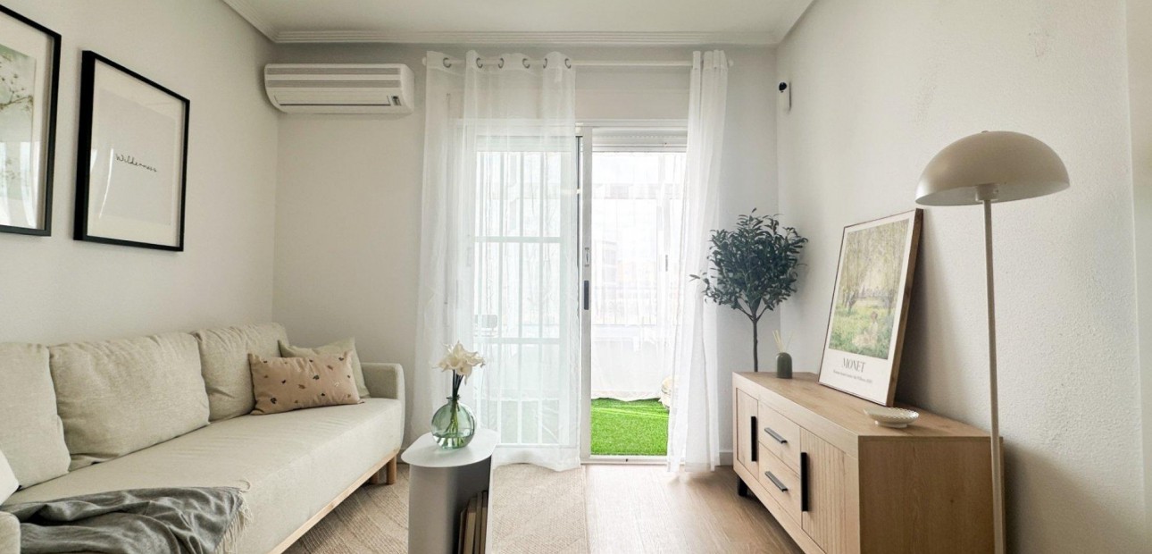 Sale - Apartment / flat -
Orihuela Costa - Punta Prima