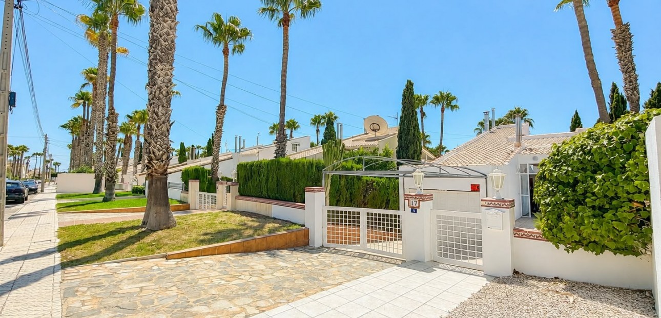 Sale - Detached Villa -
Orihuela Costa - Villamartin