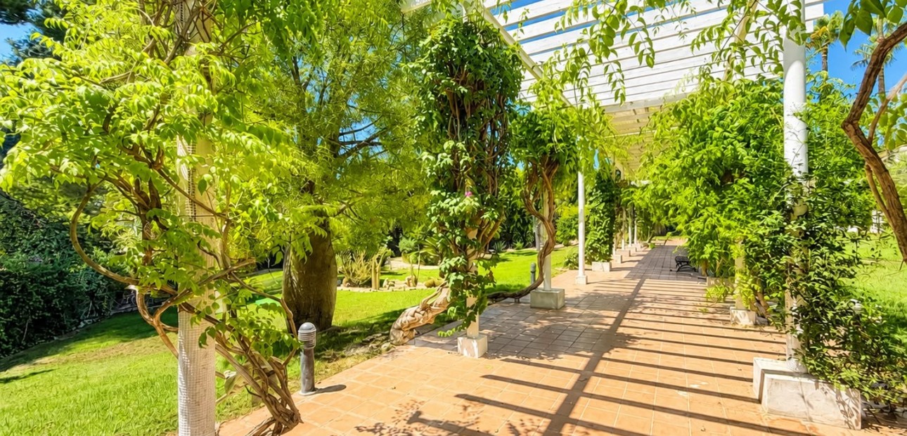 Sale - Detached Villa -
Orihuela Costa - Villamartin