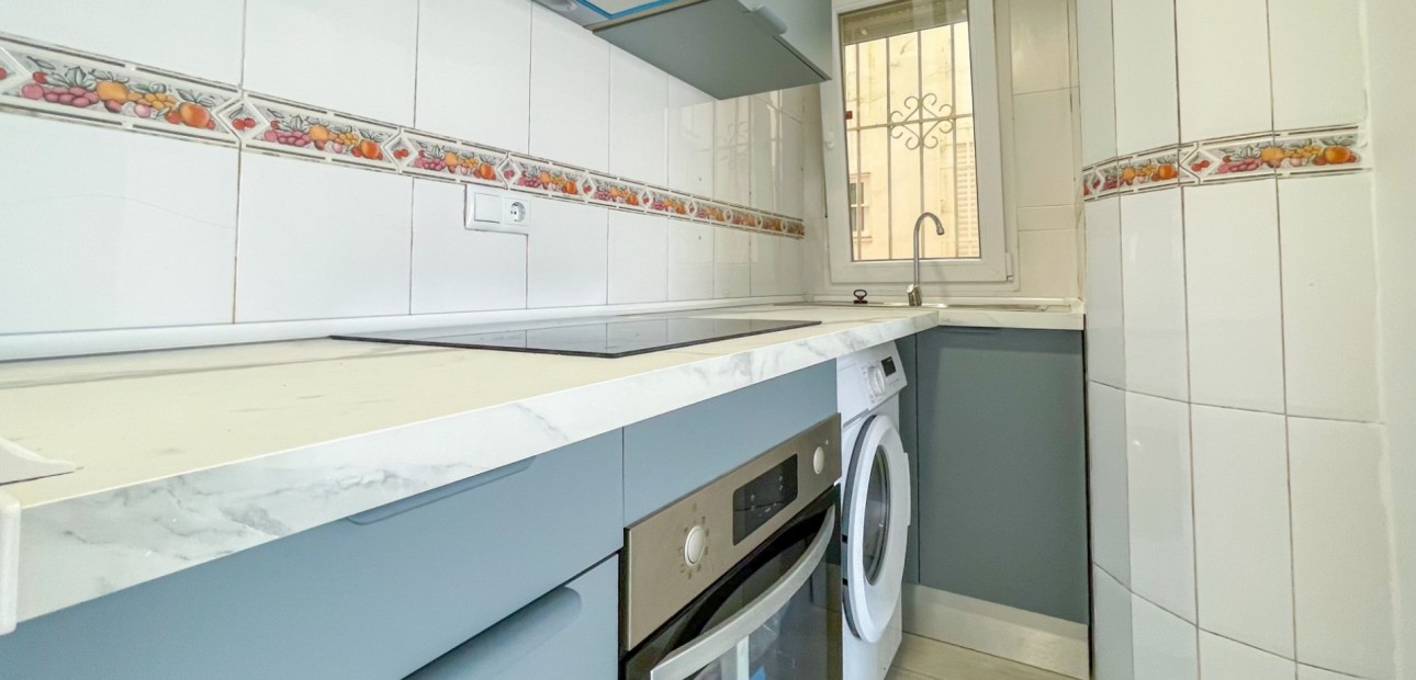 Sale - Apartment / flat -
Torrevieja - Torrevieja - Centre