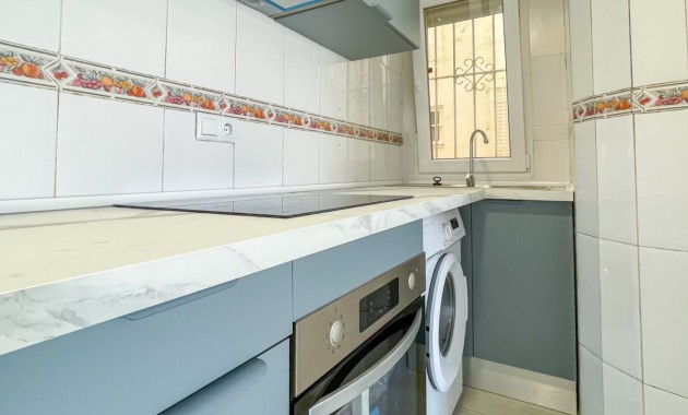 Sale - Apartment / flat -
Torrevieja - Torrevieja - Centre