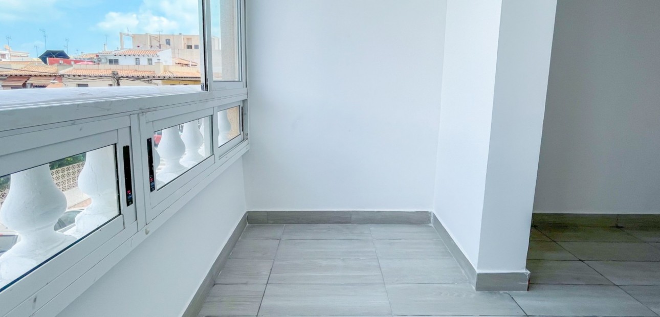 Sale - Apartment / flat -
Torrevieja - Torrevieja - Centre