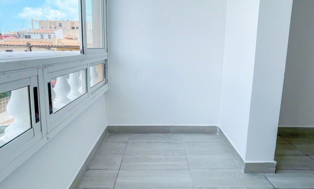 Sale - Apartment / flat -
Torrevieja - Torrevieja - Centre