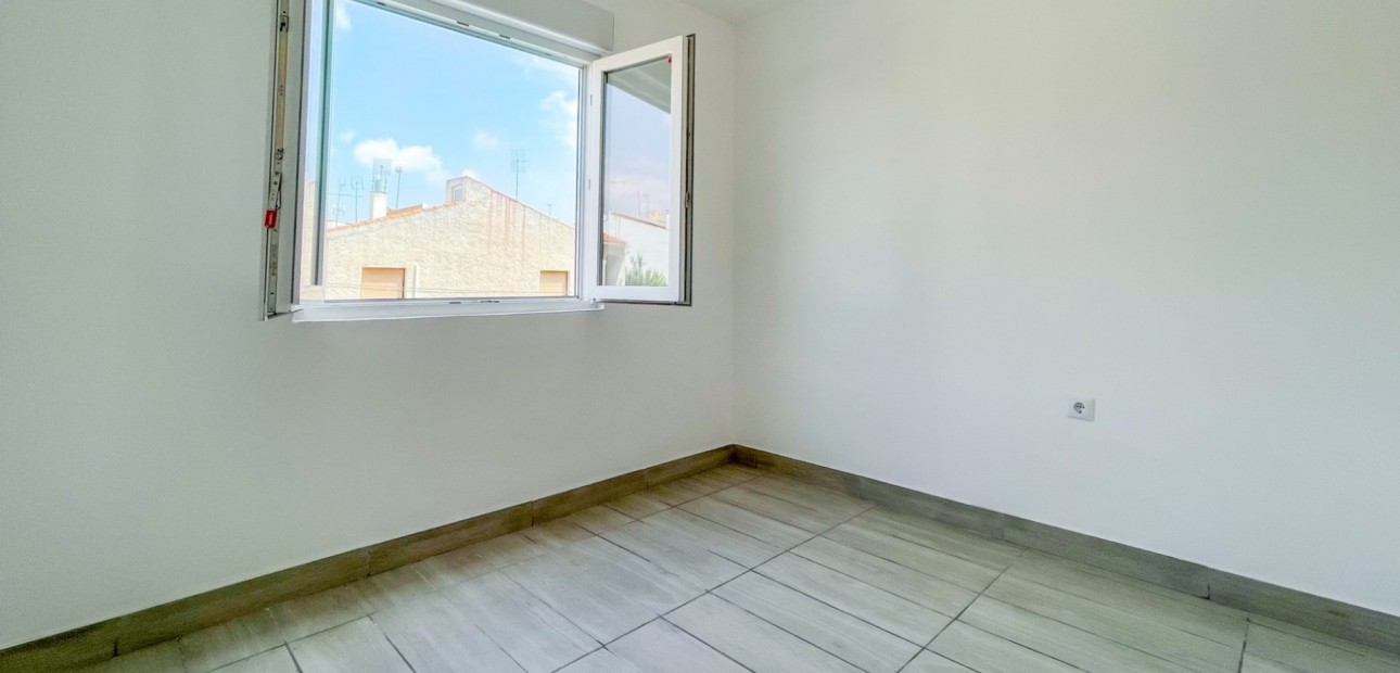 Sale - Apartment / flat -
Torrevieja - Torrevieja - Centre
