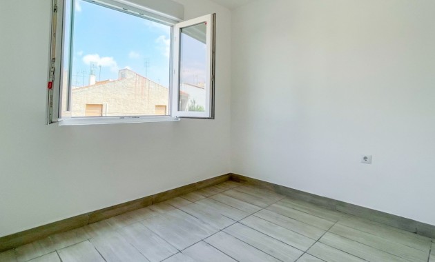 Sale - Apartment / flat -
Torrevieja - Torrevieja - Centre