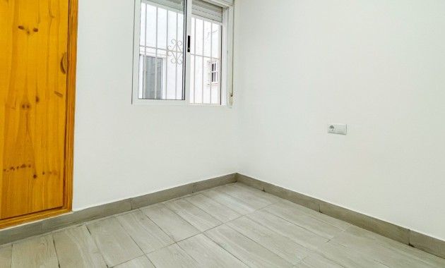 Sale - Apartment / flat -
Torrevieja - Torrevieja - Centre