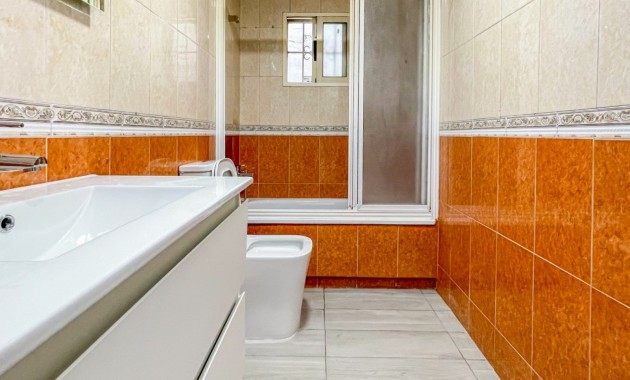 Sale - Apartment / flat -
Torrevieja - Torrevieja - Centre