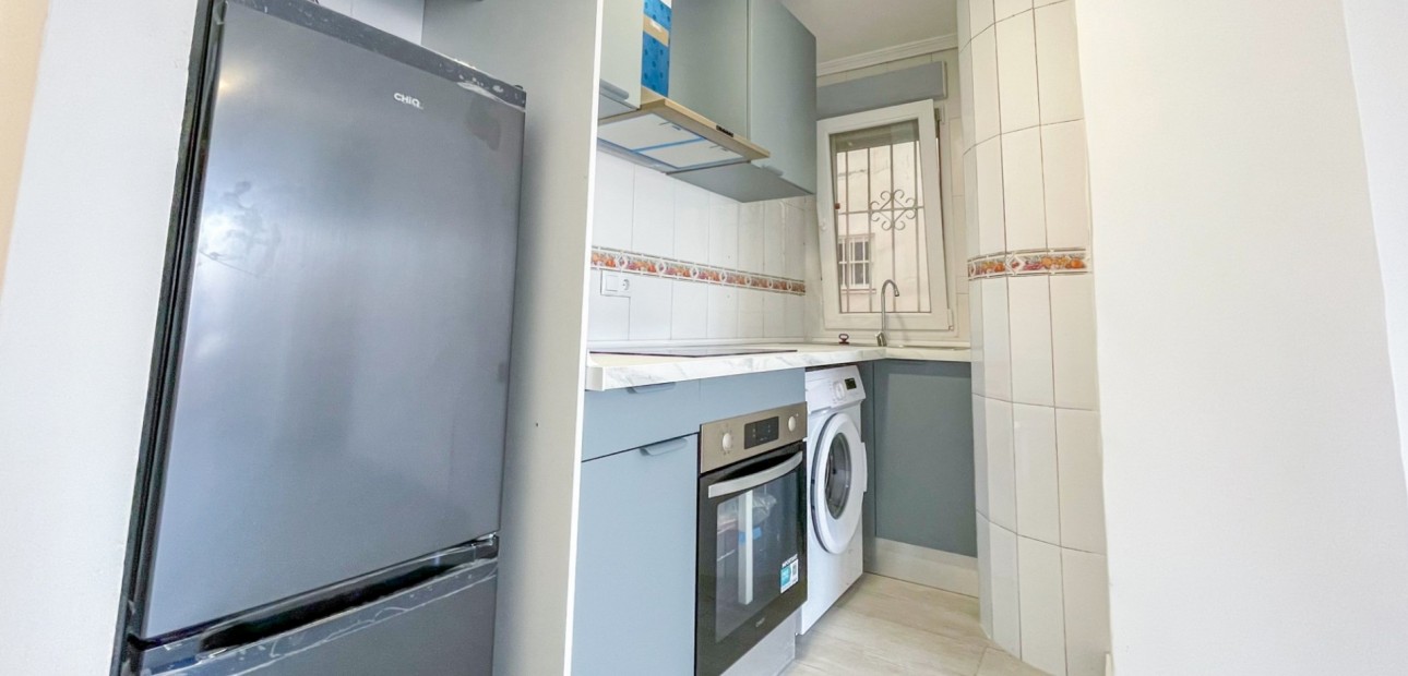 Sale - Apartment / flat -
Torrevieja - Torrevieja - Centre