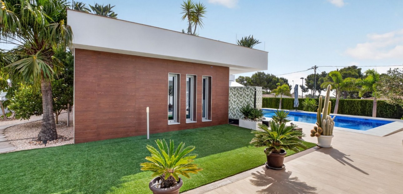 Sale - Detached Villa -
Pinar de Campoverde - Pinar de Campoverde - Village