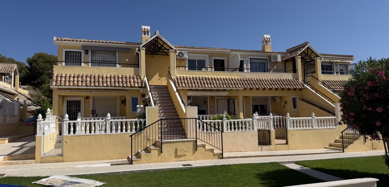 Sale - Apartment / flat -
Orihuela Costa - Villamartin