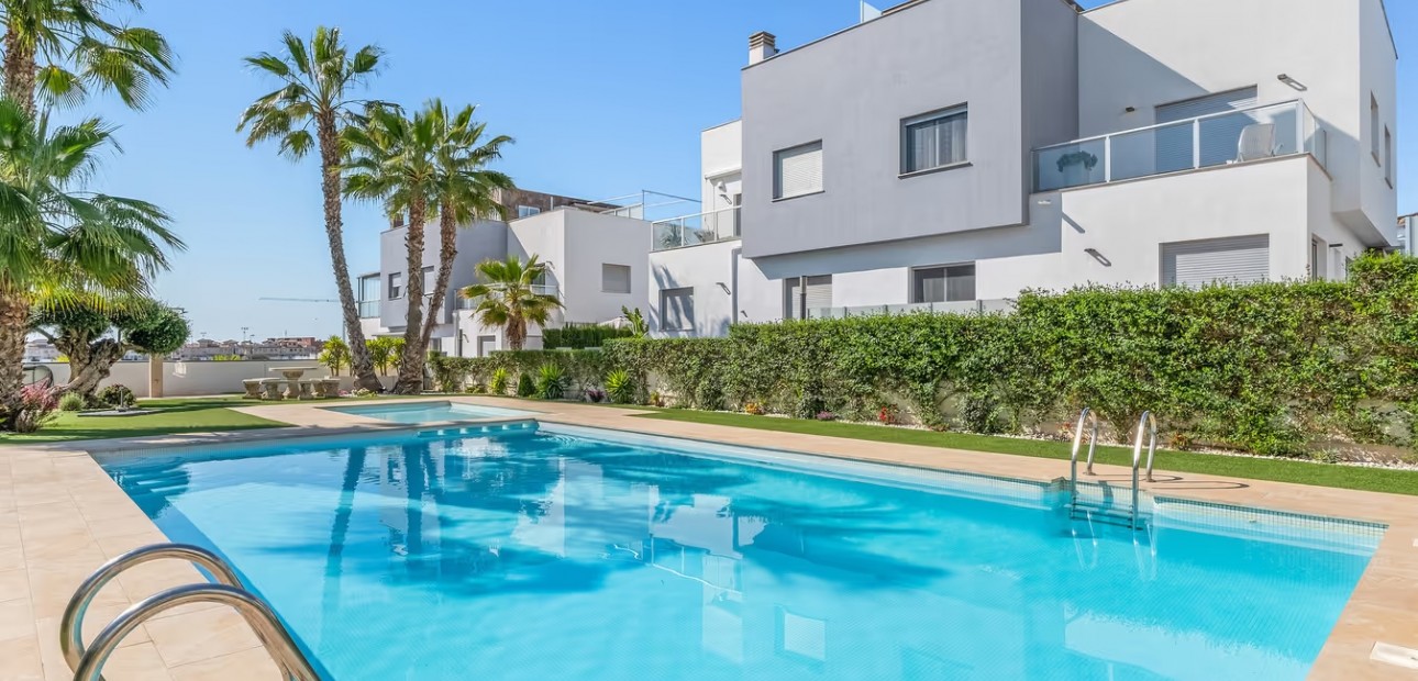 Sale - Semi Detached Villa -
Orihuela Costa - Punta Prima
