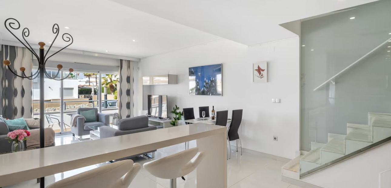 Sale - Semi Detached Villa -
Orihuela Costa - Punta Prima