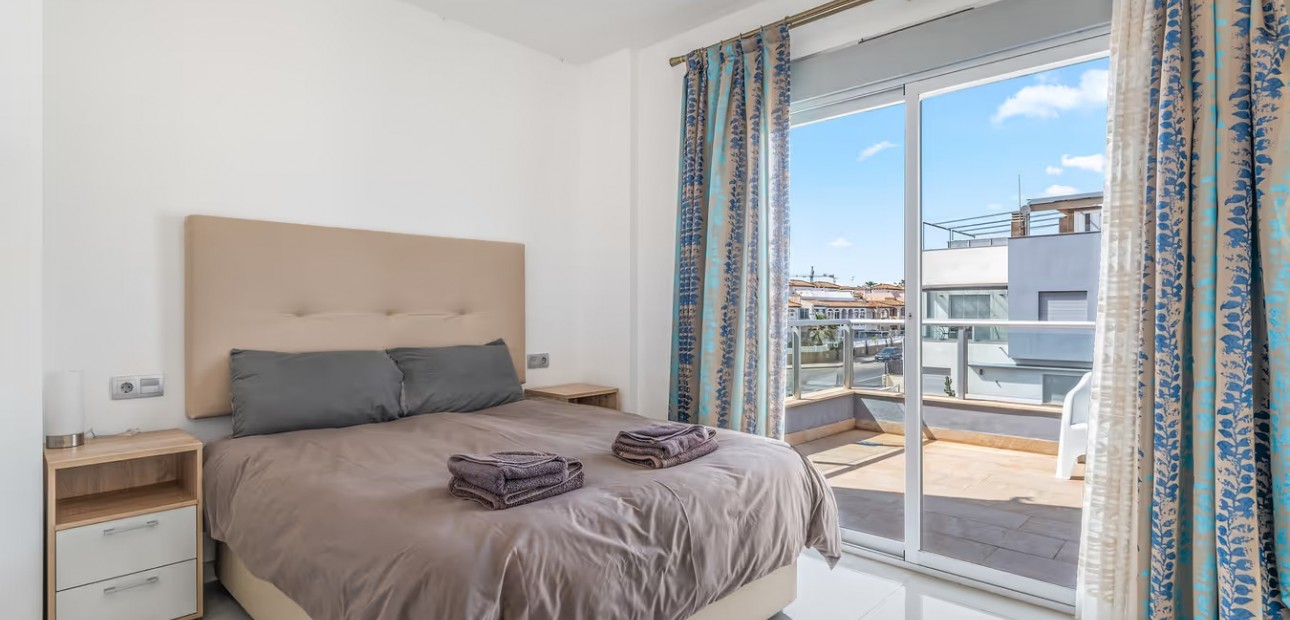 Sale - Semi Detached Villa -
Orihuela Costa - Punta Prima