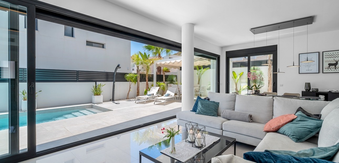 Sale - Detached Villa -
Guardamar del Segura - Los Secanos