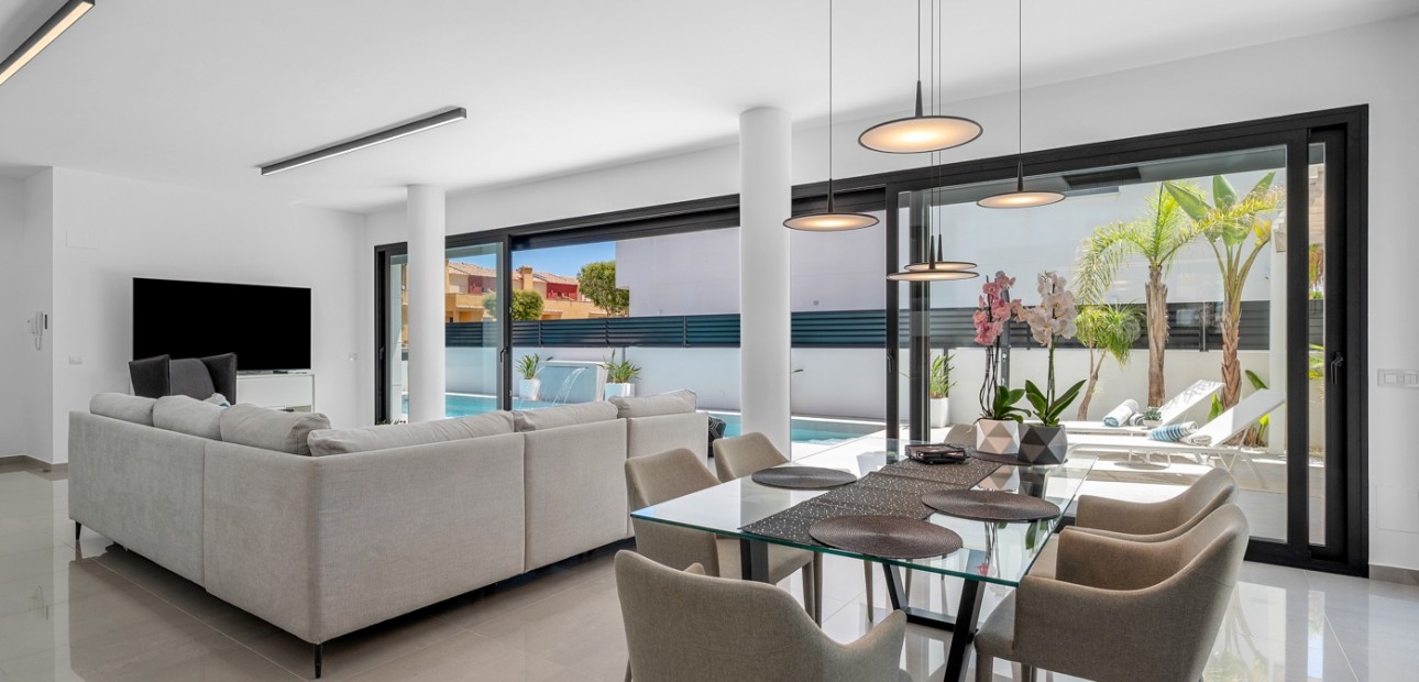 Sale - Detached Villa -
Guardamar del Segura - Los Secanos