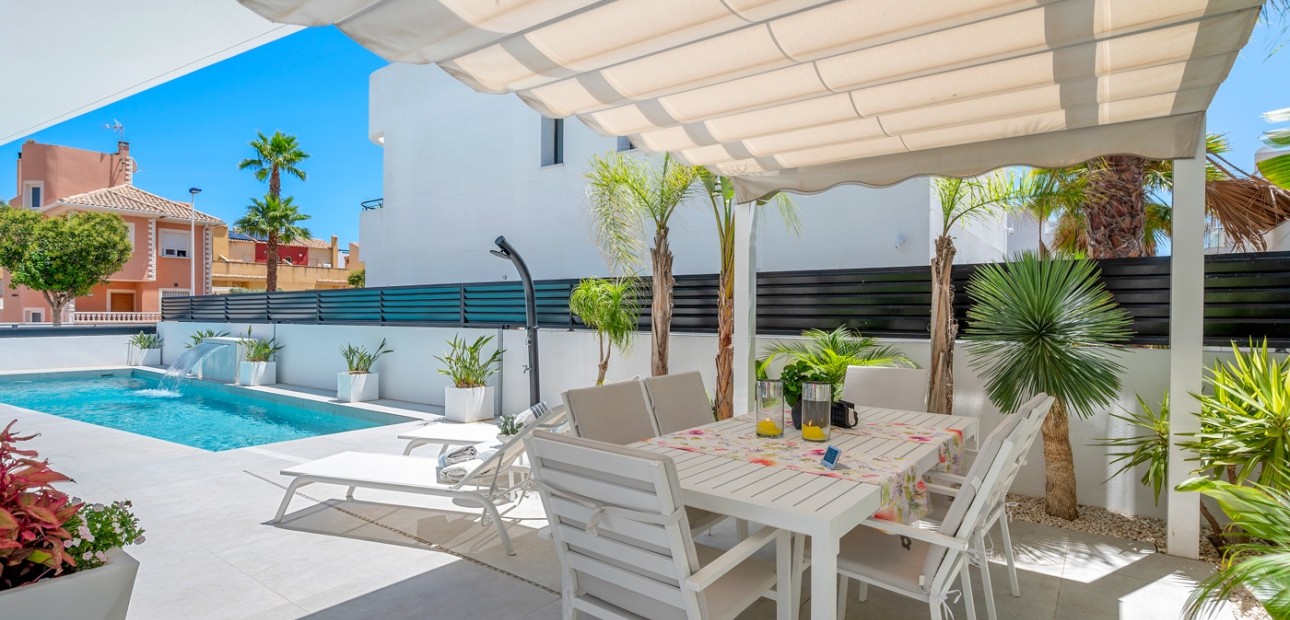 Sale - Detached Villa -
Guardamar del Segura - Los Secanos
