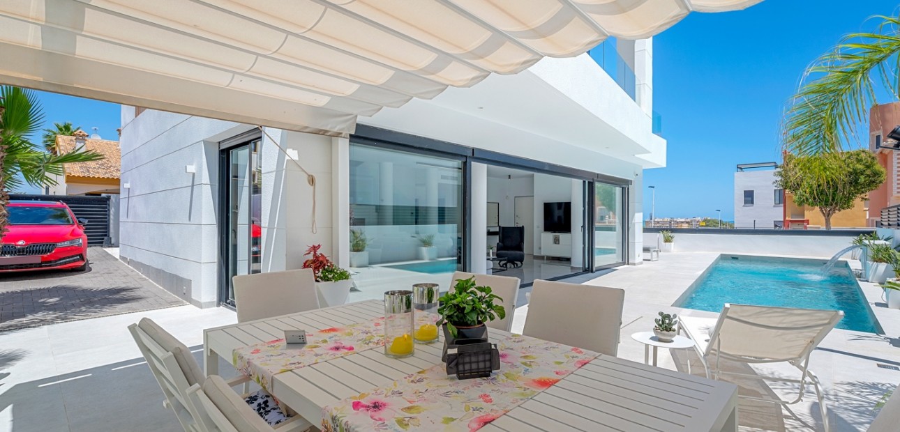 Sale - Detached Villa -
Guardamar del Segura - Los Secanos