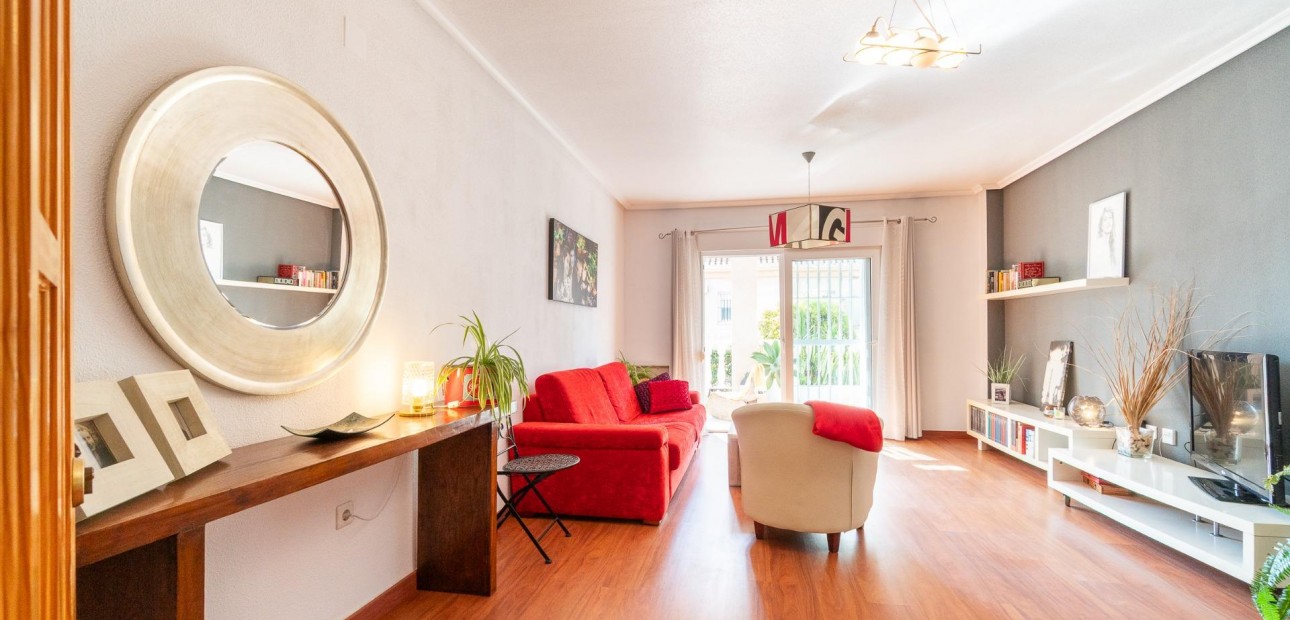 Sale - Apartment / flat -
Orihuela Costa - Playa Flamenca