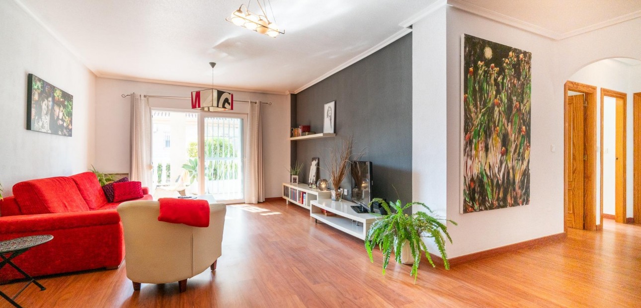 Sale - Apartment / flat -
Orihuela Costa - Playa Flamenca