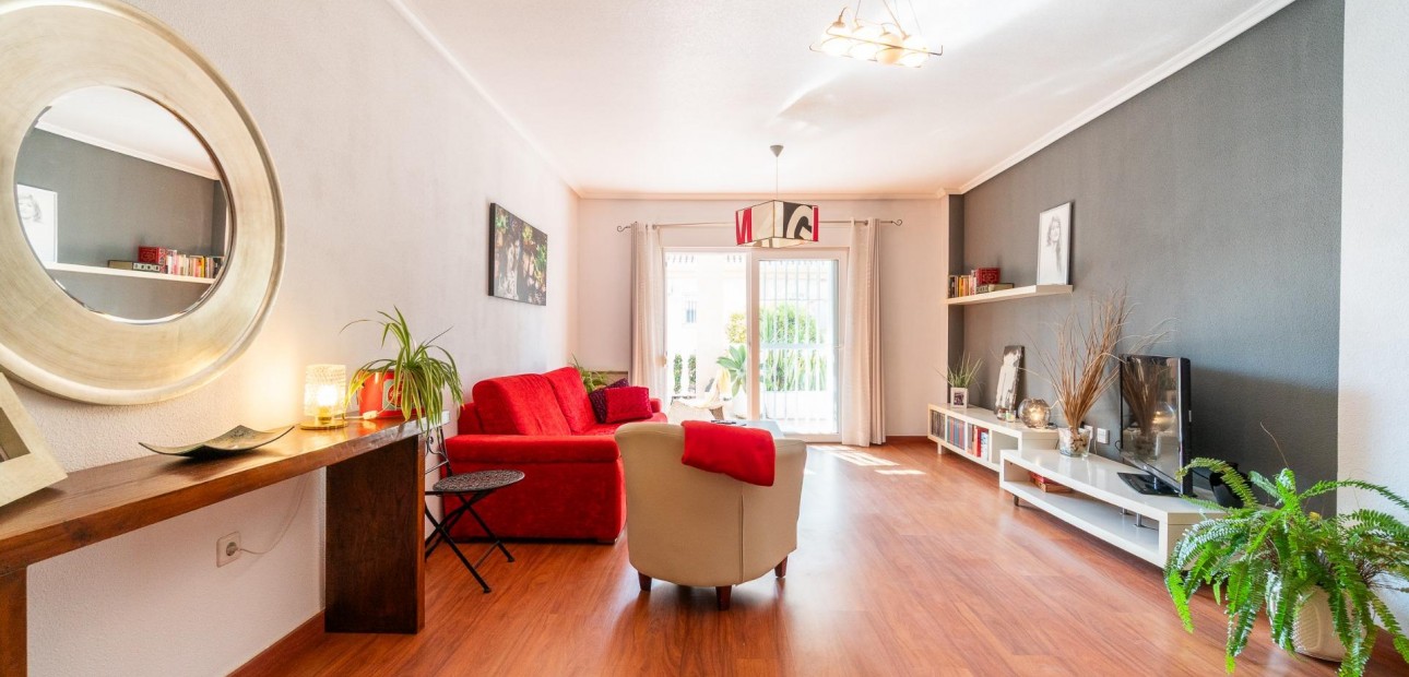 Sale - Apartment / flat -
Orihuela Costa - Playa Flamenca