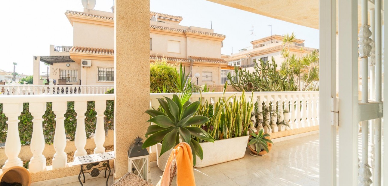 Sale - Apartment / flat -
Orihuela Costa - Playa Flamenca