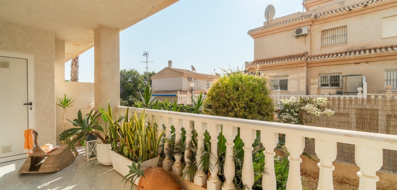 Sale - Apartment / flat -
Orihuela Costa - Playa Flamenca