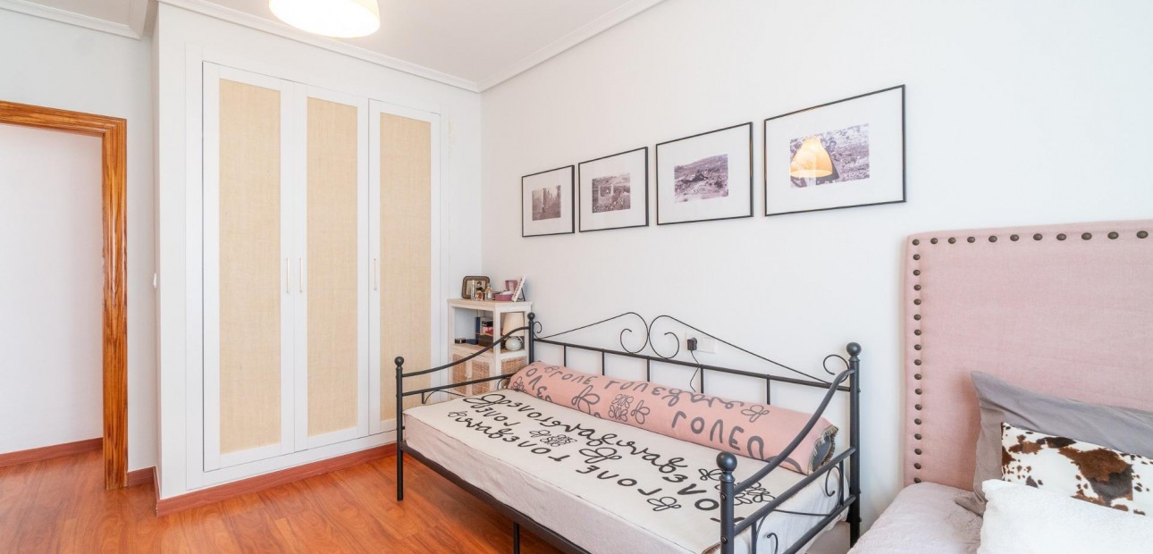 Sale - Apartment / flat -
Orihuela Costa - Playa Flamenca