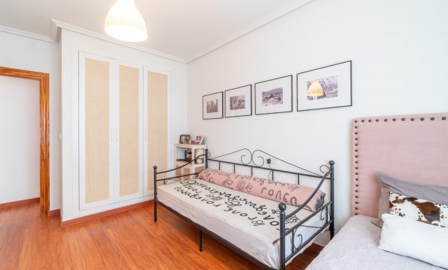 Sale - Apartment / flat -
Orihuela Costa - Playa Flamenca