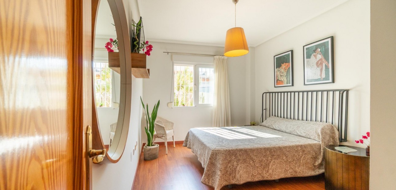 Sale - Apartment / flat -
Orihuela Costa - Playa Flamenca