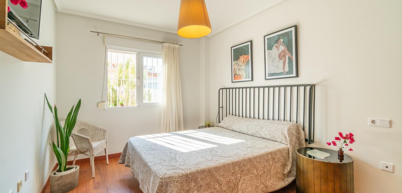 Sale - Apartment / flat -
Orihuela Costa - Playa Flamenca