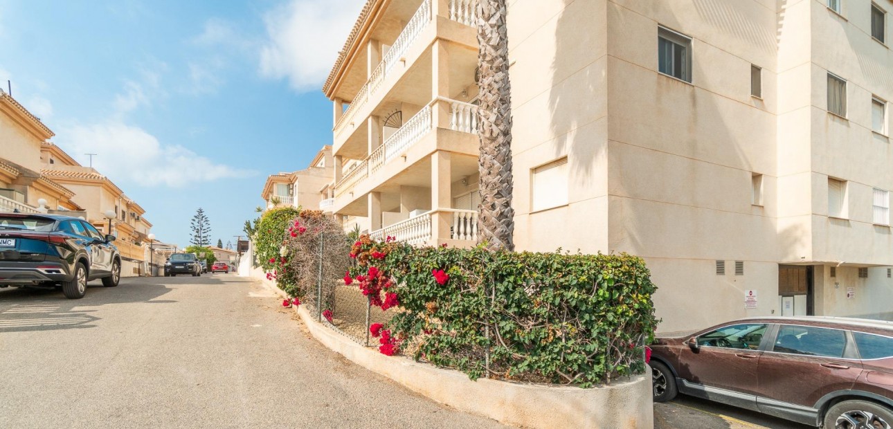 Sale - Apartment / flat -
Orihuela Costa - Playa Flamenca