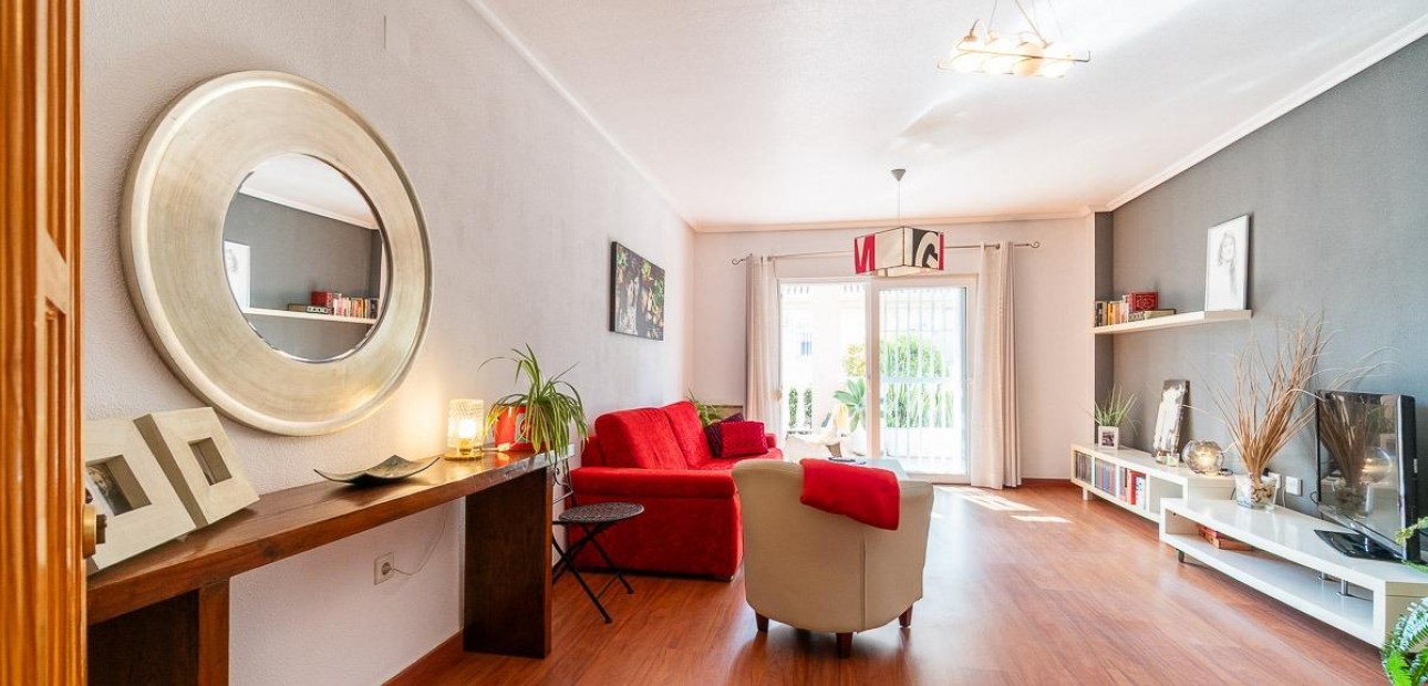 Sale - Apartment / flat -
Orihuela Costa - Playa Flamenca